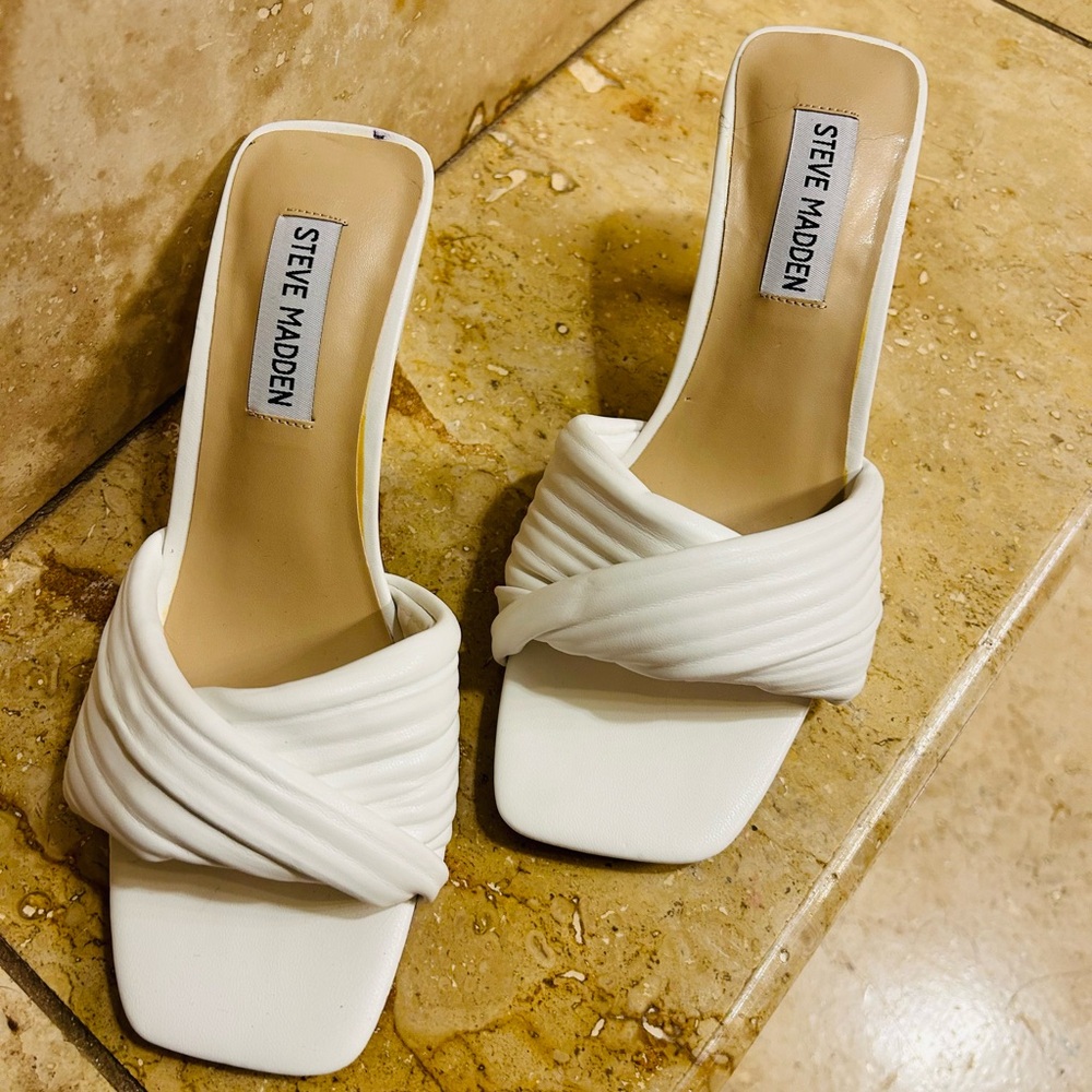 White Steve Madden summer shoes. Very good condition. 6.5